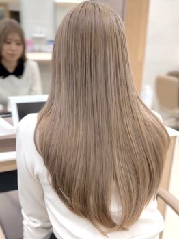 ピークアブー 表参道(PEEK-A-BOO)の写真/季節に合わせたカラー提案で、あなただけの魅力を引き出す。光に透ける透明感カラーで、上品な仕上がりに