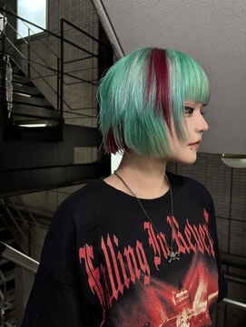 レコ 渋谷(LECO) ミントグリーン×レッドのボブウルフ