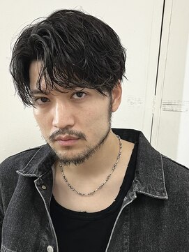 レクタ(RECTA) ニュアンスカール 微分け　センターパートマッシュ