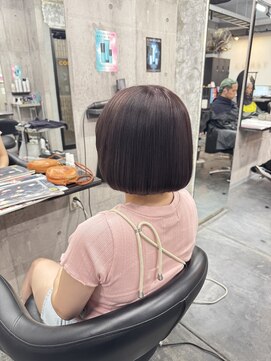 コワファースト長崎シャンプーボーイ 2nd(COIFF1RST 長崎 SHAMPOO BOY) まるみボブ ショートボブ ダブルカラー 長崎浜の町