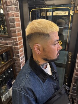 バレス 田町(BALES) スキンフェード2ブリーチクロップスタイル