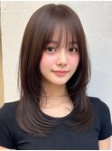 ミディアムレイヤースタイル 似合わせカット グレージュ 透明感