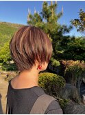 伸ばす途中も楽しむショートウルフ