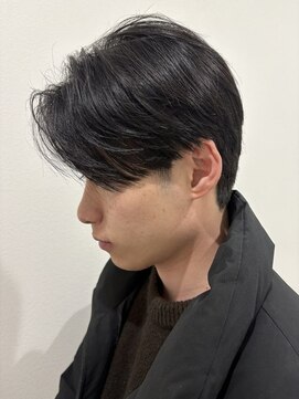 ヒュイル バイ ニアウ(Hwyl by Niau) MEN’S HAIRセンターパートスパイラルパーマニュアンスパーマ
