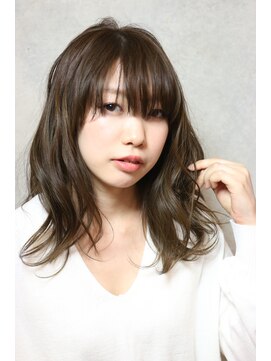 コマ(coma) 【coma】伸ばしかけ前髪にちら見えうざばんぐで柔らかセミディ