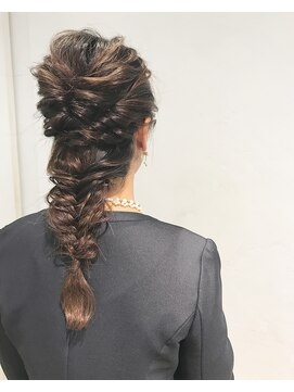 ヴァンクシー バイ ルナ(VANKCY by Luna) 長さを活かしたイマドキなラフ編みおろしアレンジ