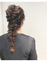 ヴァンクシー バイ ルナ(VANKCY by Luna) 長さを活かしたイマドキなラフ編みおろしアレンジ