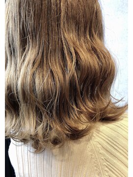 ヘアサロンM 新宿 ブロンドカジュアル