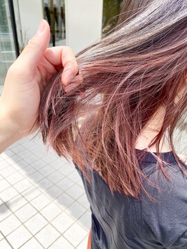 ブレイズ ザ サロン(BLAZE THE SALON) ブリーチなしの濃いめピンクインナーカラー【BLAZE 大庭】