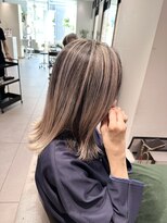 ステア ケース(stair case)&nbsp;ホワイトラベンダーベージュ　バレイヤージュ　ハイライト