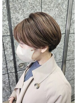 ヘアリゾート粋 ドゥオ 新宿南口店(dua) 大人女子のイルミナ×白髪ぼかしハイライトショート♪黒田麻実子