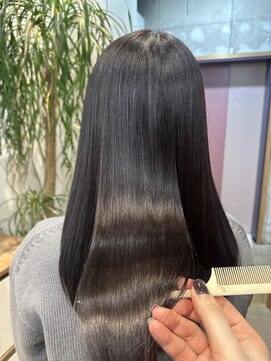 ナインスフロア(9NINTH FLOOR) 透明感ある暗髪カラー/髪質改善トリートメント/重めロング