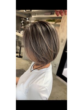 アポロ 横浜駅店(apollo) レイヤーボブハイライトブリーチレイヤーハイトーングレージュ