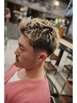 フォーコーナーズカットショップスリーセント 栄(FourCornersCutShop 3/cent) スパイキーショート