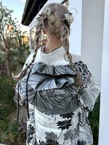 ロジェブルー(Rosier Bleu) 【成人式ヘアセット】ツイン三つ編みアレンジ / ハイトーンヘア