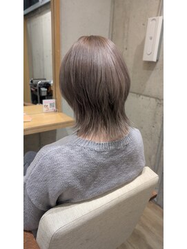 リアン(Lien) ブリーチでつくる透明感グレージュカラー×ウルフカット
