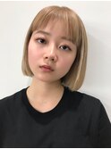 切りっぱなしブロンドボブ