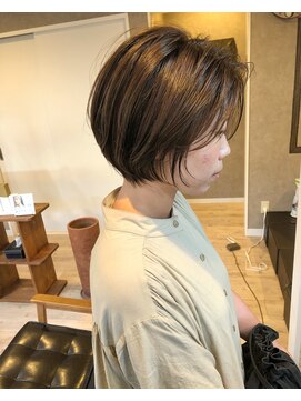 バース プレイス(BIRTH PLACE) 丸みと束感ショートボブ