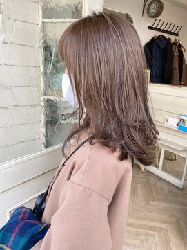 アミュレ(Amule) 艶感を感じるカラーは赤みのないブラウンベースのココア色