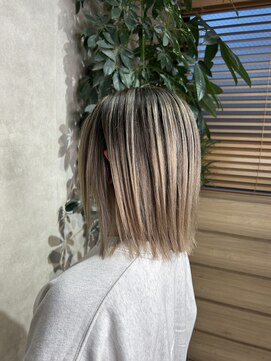 フィーネ 柏(Fi-Ne) ハイライト×切りっぱなしボブ