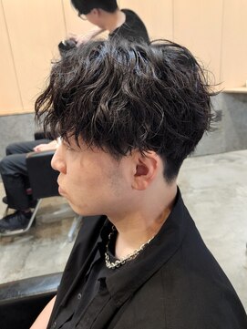 ニアウ 伊勢崎連取店(Niau) センターパートソフトツイストスパイラルパーマ刈り上げマッシュ