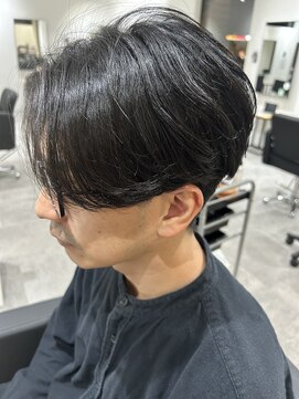 ヒュイル バイ ニアウ(Hwyl by Niau) メンズマッシュセンターパートスパイラルパーマニュアンスパーマ