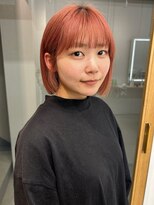 ニカ(NICA)&nbsp;【NICA】コーラルピンク暖色カラーブリーチカラーボブ／緒方