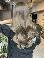 サニー 渋谷(SUNNY)&nbsp;バレイヤージュ、ハイライト、レイヤーロング、グレーベージュ