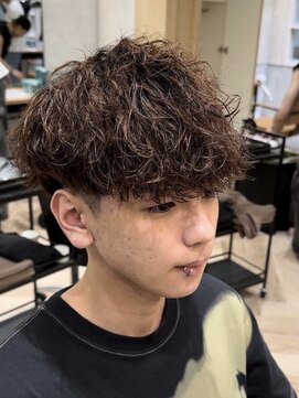 レイズ ルーツ 名古屋 名駅店(RAYS ROOTS) 刈り上げフェードスペインカールマッシュパーマ名古屋