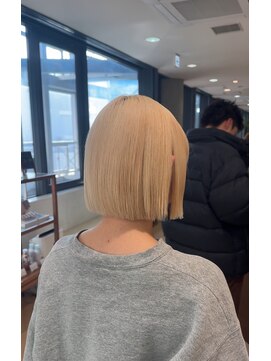 ヘアサロン アウラ(hair salon aura) 抜きっぱなしブロンド　ブロンドカラー　ミルクティーカラー