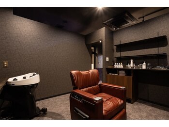 ディスイズザバーバー(This is The BarBer)の写真/完全個室プライベート空間あり◎周りを気にせず、自分だけの贅沢なサロンタイムをお過ごしください。