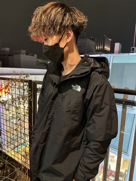 ジーナ 天神(Zina) 刈り上げマッシュ/波巻きパーマ/ハイライト