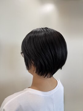 ロッカ(ROCCA) 梅雨明けに人気の丸みショートボブ