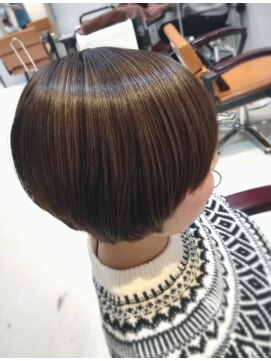 オーストヘアー リュウール(Aust hair Lueur) ハイライトショート