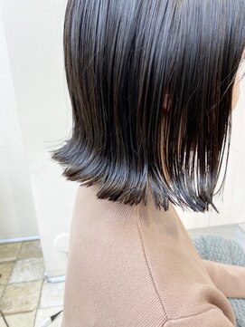 ジジ 代々木(Gigi) 【Gigi　代々木】エアリーミディ 黒髪 ショートパーマ オフィス