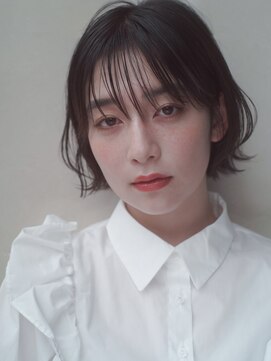 レジュアル(RESSUAL) カーキグレージュ ボブ 大人かわいい フェザーバング