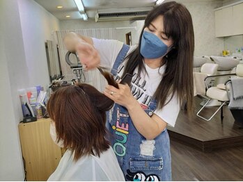 ウーア(Hair Salon UA)の写真/[浦上天主堂すぐ]貴方に似合うヘアをご提案♪シャンプーもStylistが実施してくれるから安心して任せられる!