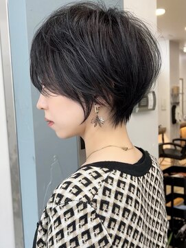 ビュー フクオカ(VIEW FUKUOKA) 美髪にオトナかわいいホワイトグレージュネビージュショートボブ