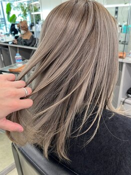 《口コミ高評価salon*》飾らないお洒落color*肌の綺麗さをひきたたせる透明感も叶えます*[肥後橋駅]