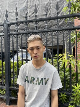 メリケンバーバーショップ トーキョー(MERICAN BARBERSHOP TYO) アップバングサイドパートスキンフェードハイトーンブリーチ