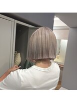 シカ 神戸三宮元町店(Cica)&nbsp;ホワイトベージュ ブロンド ハイトーン ボブ ブリーチ 三宮 元町