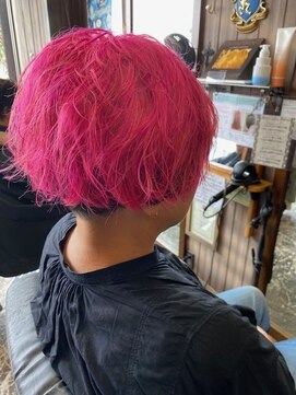 オーバーキャプテンネイキッド(OVER CAPTAIN NAKED) 白髪を目立たなくするブリーチを含むウルトラピンクマッシュボブ