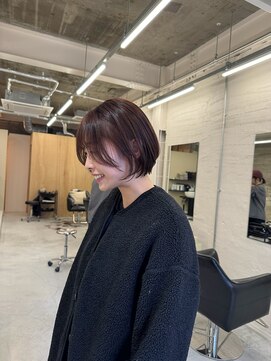 ツキヘア(TUKI hair) 似合わせ/ショートボブ/顔まわりレイヤー/耳かけ/ピンクベージュ