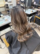 ジュイル ハラジュク(JEWIL HARAJUKU)&nbsp;印影が綺麗なハイライトバレイヤージュ