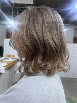 アトリエ ジジ(atelier ZiZi) ホワイトベージュ ブリーチオンカラー