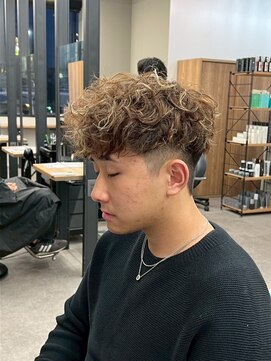 リッチブランドアンドコー(Rich Brand&Co) スペインカール ハイライトカラー　メンズカット　メンズパーマ