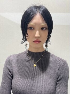 ピークアブー ワン(PEEK-A-BOO ONE) 顔まわりレイヤー2wayバングブルーブラックショートヘア