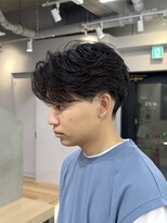 エース(ACES)&nbsp;毛流れセンターパートニュアンスパーマフェザーパーマ刈り上げ