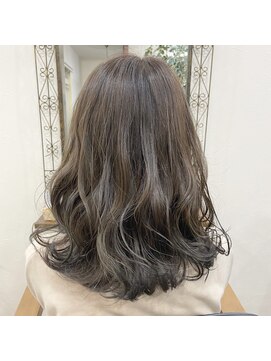 リズ オブ ヘアー(Lis of hair) グレージュ☆クリスマス