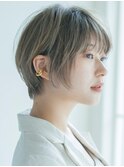 束感ショート×小顔立体カット×シルキーベージュ